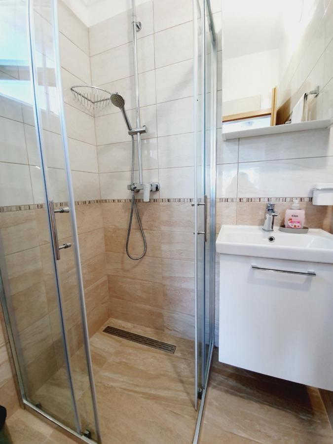 Apartmani Starigrad Paklenica - Danijel ภายนอก รูปภาพ