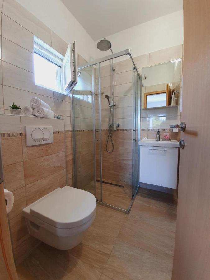 Apartmani Starigrad Paklenica - Danijel ภายนอก รูปภาพ