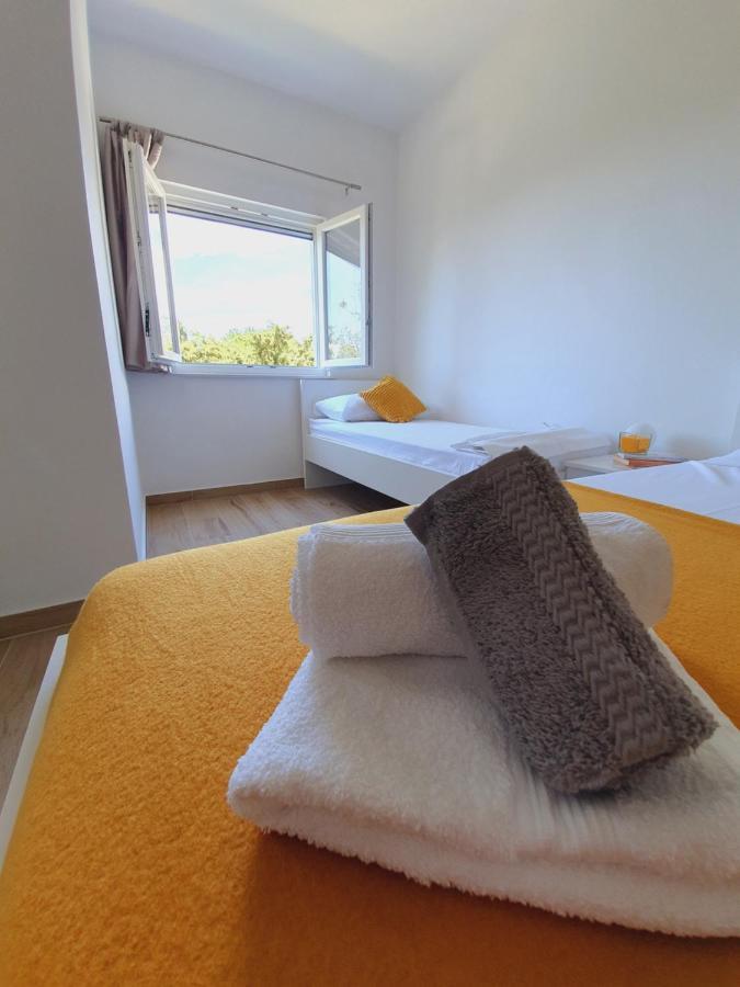 Apartmani Starigrad Paklenica - Danijel ภายนอก รูปภาพ