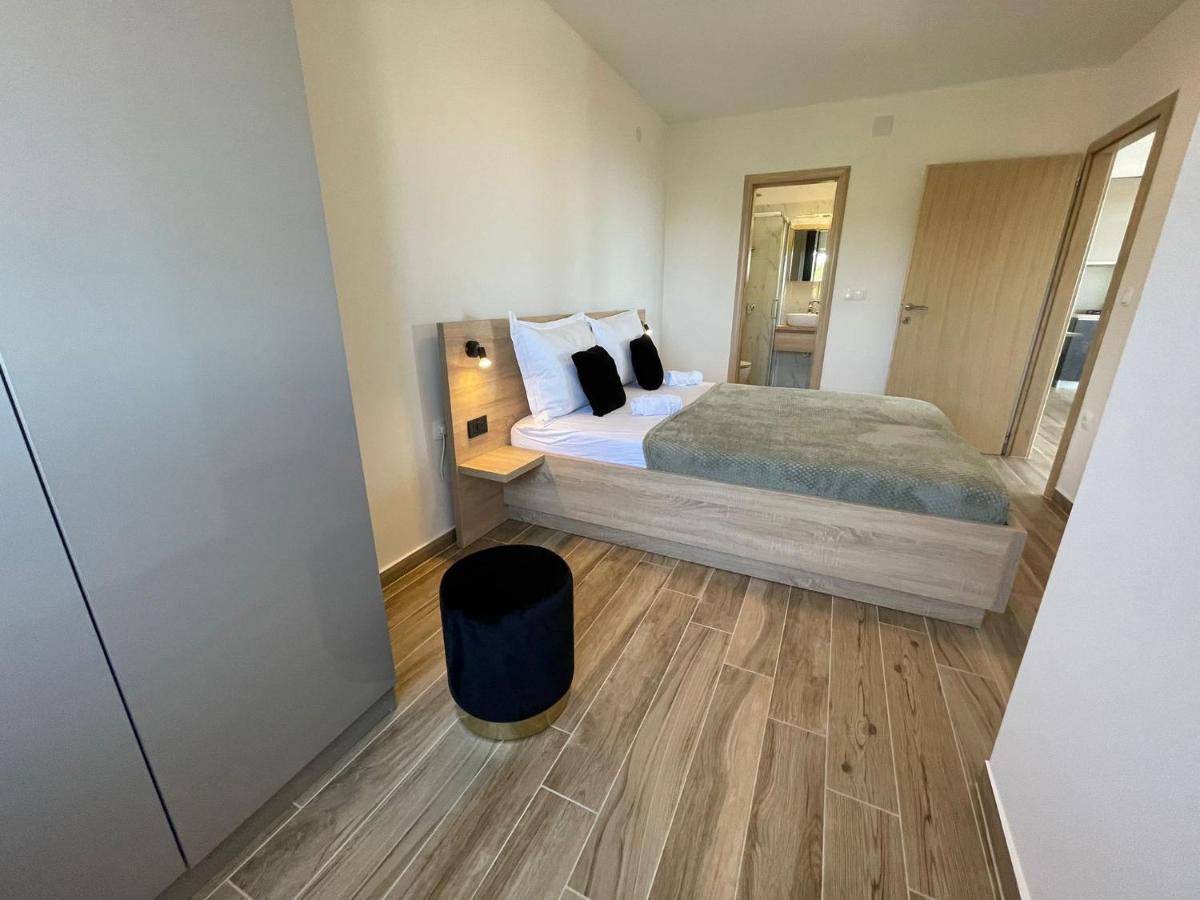 Apartmani Starigrad Paklenica - Danijel ภายนอก รูปภาพ