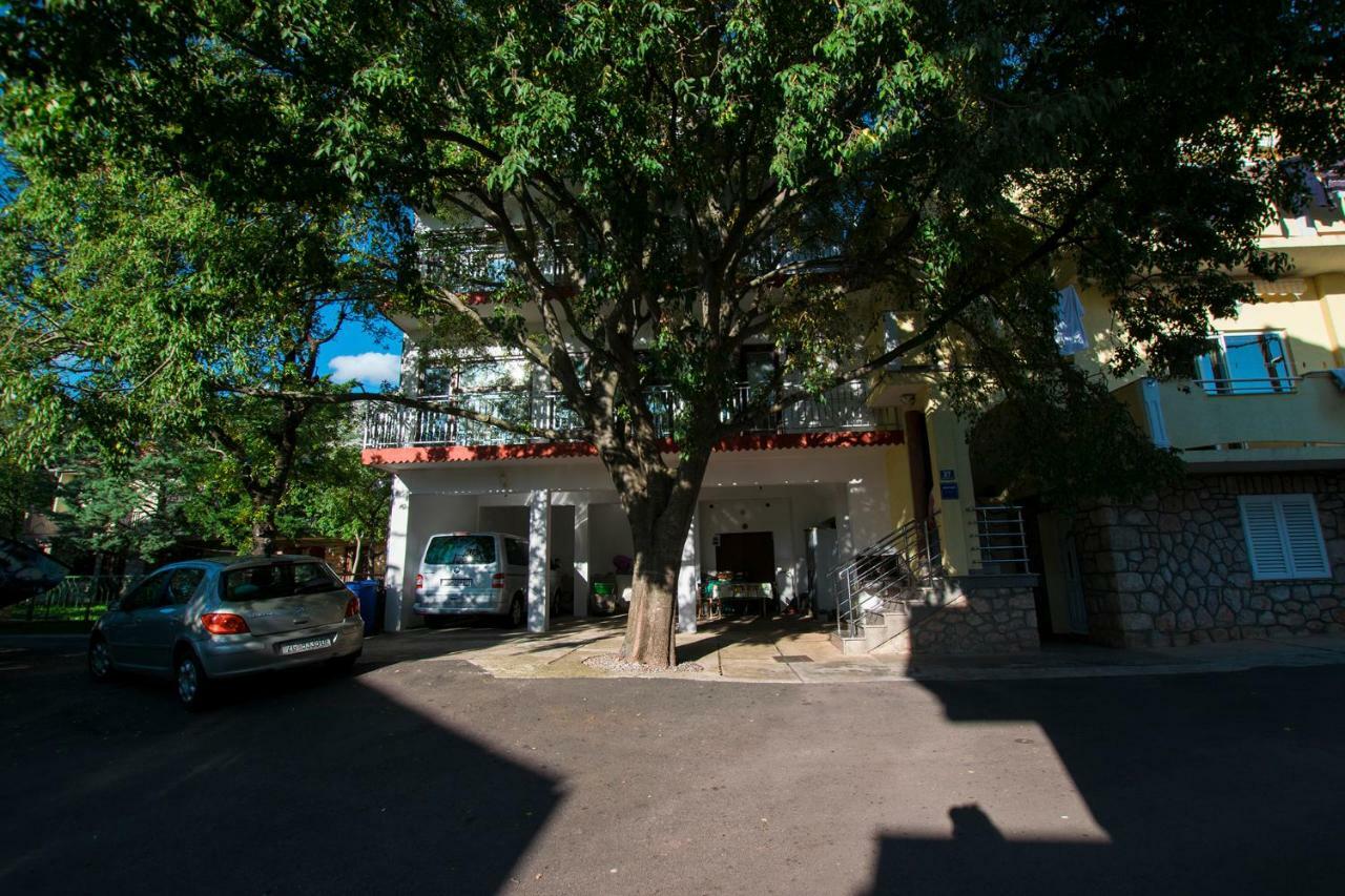 Apartmani Starigrad Paklenica - Danijel ภายนอก รูปภาพ